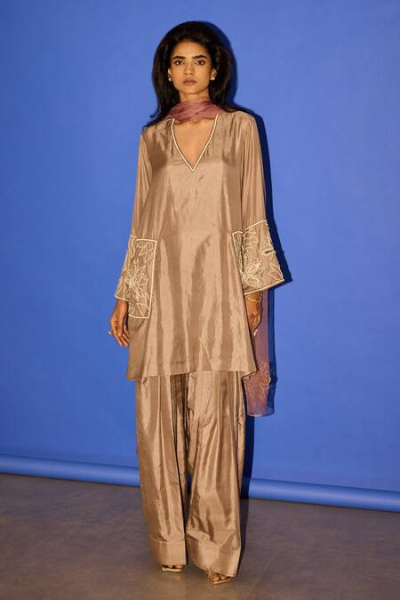 Esha Arora_Brown Silk, Linen Pearls V-neck Floral Embroidered Kurta Set _at_Aza_Fashions