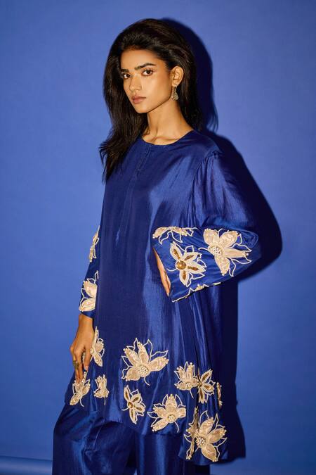 Shop Esha Arora Blue Silk, Linen Pearls Round Neck Embroidered Kurta And Pant Set Online at Aza Fashions Shop_Esha Arora_Blue Silk, Linen Pearls Round Neck Embroidered Kurta And Pant Set _Online_at_Aza_Fashions