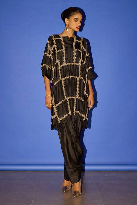 Buy_Esha Arora_Black Silk, Organza, Linen Sequins, Embroidery Collared Kurta Set _Online_at_Aza_Fashions