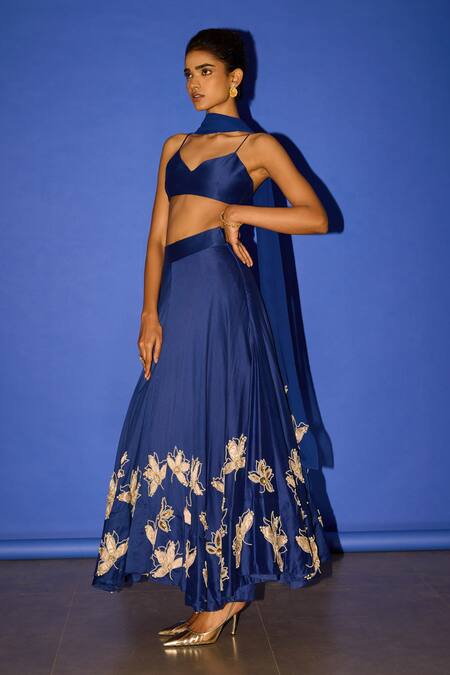 Esha Arora Blue Silk, Linen Pearls Sweetheart Neck Flower Embroidered Lehenga Set at Aza Fashions Esha Arora_Blue Silk, Linen Pearls Sweetheart Neck Flower Embroidered Lehenga Set _at_Aza_Fashions