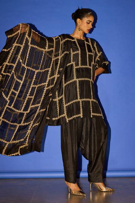 Buy_Esha Arora_Black Organza Sequins, Embroidery Line Dupatta _Online_at_Aza_Fashions