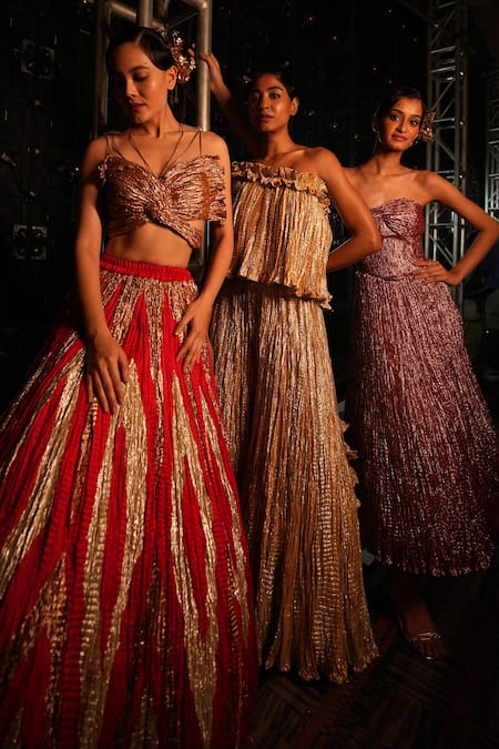 Buy_Etasha By Asha Jain_Red Silk, Tissue Metallic Thread Sweetheart Neck Textured Lehenga With Blouse _Online_at_Aza_Fashions