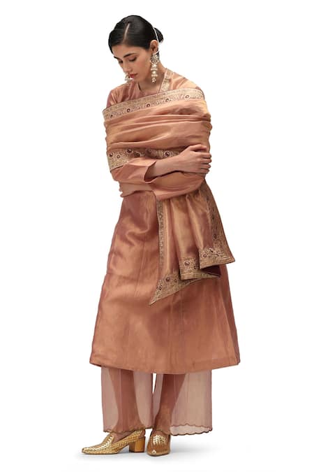 Shop Mimamsaa Rose Gold Tissue Silk Woven Floral Priti Applique Embroidered Dupatta at Aza Fashions Shop_Mimamsaa_Rose Gold Tissue Silk Woven Floral Priti Applique Embroidered Dupatta _at_Aza_Fashions
