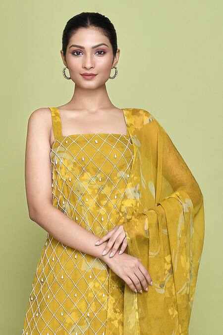 Buy_Label Shristi Chetani_Yellow Chiffon Embroidery Square Neck Buttercup Bloom Print Kurta Sharara Set