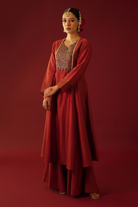 Rashi Jain Red Chanderi, Tissue Embroidery, Lace V-neck Hand Bodice Anarkali Pant Set Online at Aza Fashions Rashi Jain_Red Chanderi, Tissue Embroidery, Lace V-neck Hand Bodice Anarkali Pant Set _Online_at_Aza_Fashions