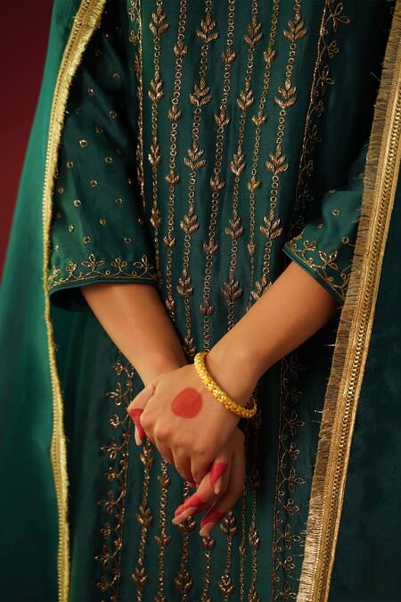 Rashi Jain_Green Chanderi, Tissue, Chiffon Embroidery V-neck Mehroon Hand Kurta Pant Set _Online_at_Aza_Fashions