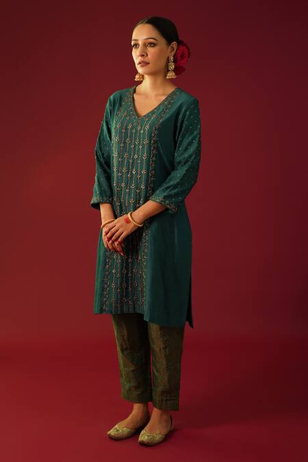 Rashi Jain_Green Chanderi, Tissue, Chiffon Embroidery V-neck Mehroon Hand Kurta Pant Set _at_Aza_Fashions