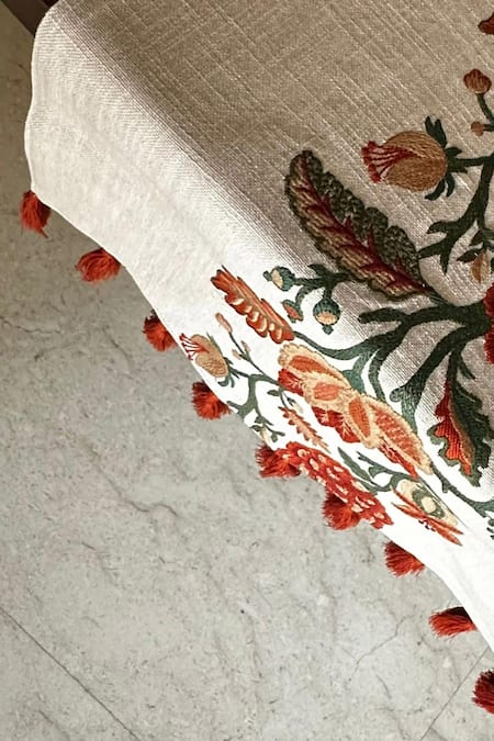 Buy_House Of Inari_Red 100% Cotton Floral, Tassels And Embroidered Table Runner_Online_at_Aza_Fashions
