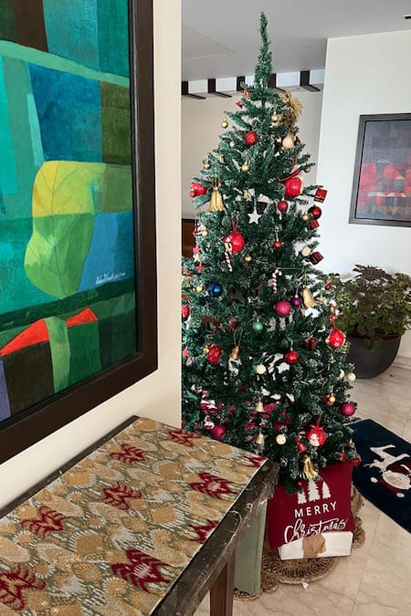 Shop House Of Inari Green 100% Cotton Ikat, Zari Embroidered Table Runner at Aza Fashions Shop_House Of Inari_Green 100% Cotton Ikat, Zari Embroidered Table Runner_at_Aza_Fashions