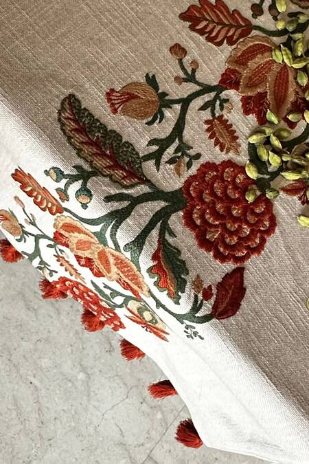 Buy House Of Inari Red 100% Cotton Floral, Tassels Work Table Runner Online at Aza Fashions Buy_House Of Inari_Red 100% Cotton Floral, Tassels Work Table Runner_Online_at_Aza_Fashions