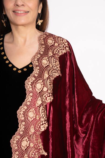 House Of Inari Wine Floral And Lace Embroidered Stole Online at Aza Fashions House Of Inari_Wine Floral And Lace Embroidered Stole _Online_at_Aza_Fashions