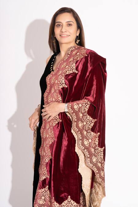 Buy House Of Inari Wine Floral And Lace Embroidered Stole Online at Aza Fashions Buy_House Of Inari_Wine Floral And Lace Embroidered Stole _Online_at_Aza_Fashions