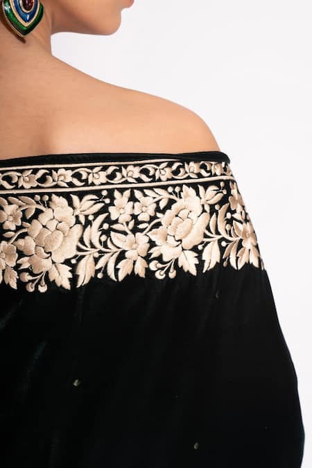 House Of Inari_Green Floral And Thread Embroidered Velvet Stole _Online_at_Aza_Fashions