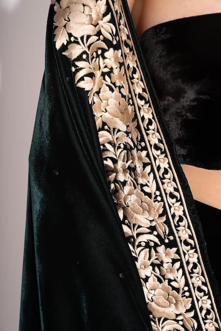 Shop_House Of Inari_Green Floral And Thread Embroidered Velvet Stole _Online_at_Aza_Fashions
