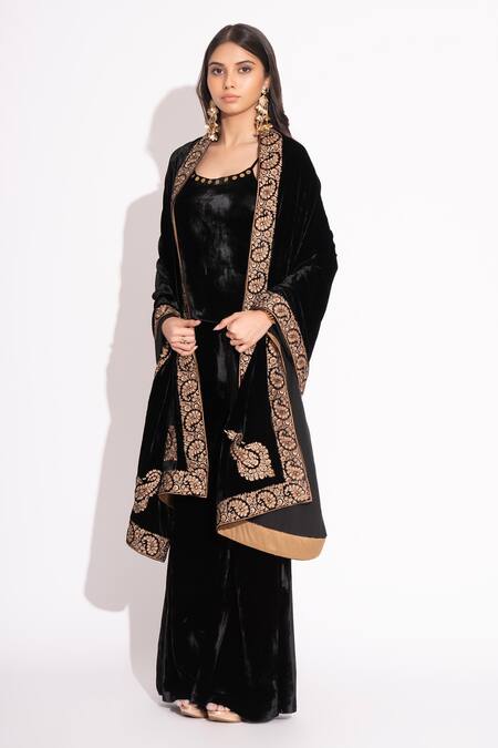 Buy House Of Inari Black Paisley Kashmiri Embroidered Stole Online at Aza Fashions Buy_House Of Inari_Black Paisley Kashmiri Embroidered Stole _Online_at_Aza_Fashions