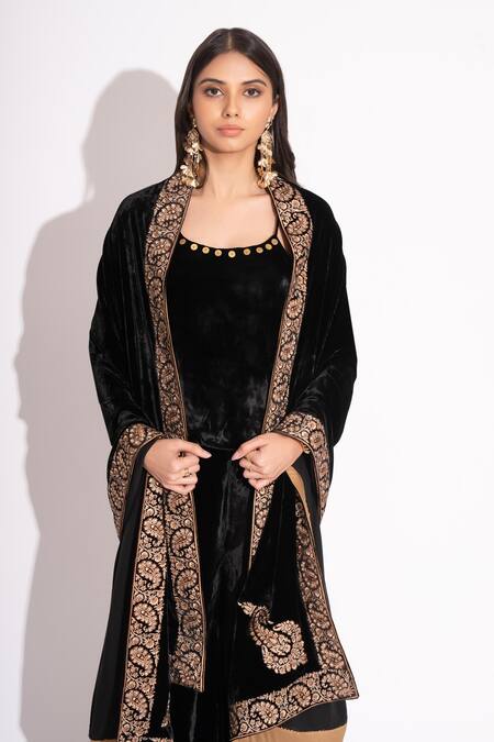 Shop House Of Inari Black Paisley Kashmiri Embroidered Stole Online at Aza Fashions Shop_House Of Inari_Black Paisley Kashmiri Embroidered Stole _Online_at_Aza_Fashions