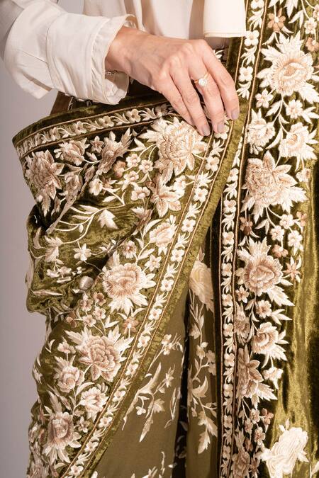 Buy_House Of Inari_Green Floral Parsi Embroidered Stole _Online_at_Aza_Fashions