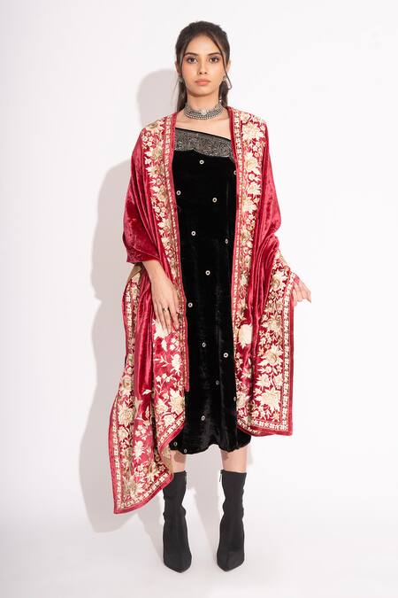 Shop House Of Inari Pink Floral And Parsi Embroidered Stole at Aza Fashions Shop_House Of Inari_Pink Floral And Parsi Embroidered Stole _at_Aza_Fashions