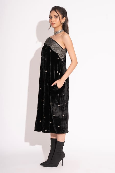 Buy House Of Inari Black Silk Velvet Embroidery Eyelet One Shoulder Off Gown Online at Aza Fashions Buy_House Of Inari_Black Silk Velvet Embroidery Eyelet One Shoulder Off Gown _Online_at_Aza_Fashions