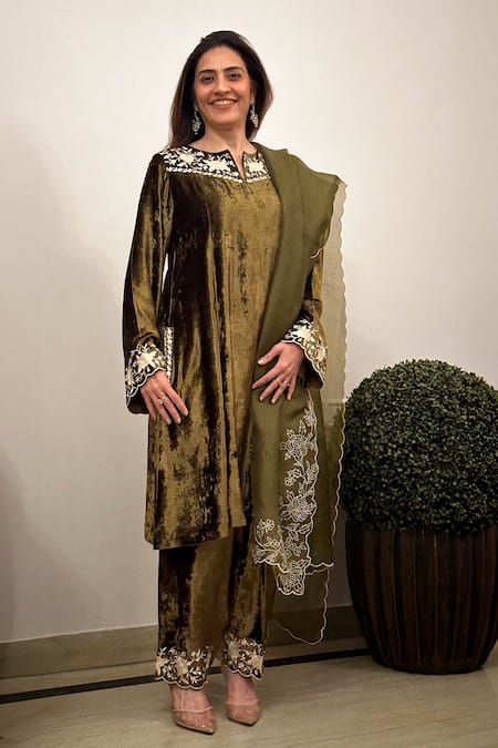 House of Inari Makhmal Embroidered Kurta Set 