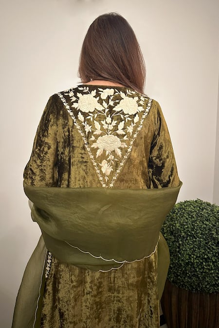 Shop House Of Inari Green Maheshwari, Silk Organza Embroidery Round Neck Makhmal Kurta Set at Aza Fashions Shop_House Of Inari_Green Maheshwari, Silk Organza Embroidery Round Neck Makhmal Kurta Set _at_Aza_Fashions