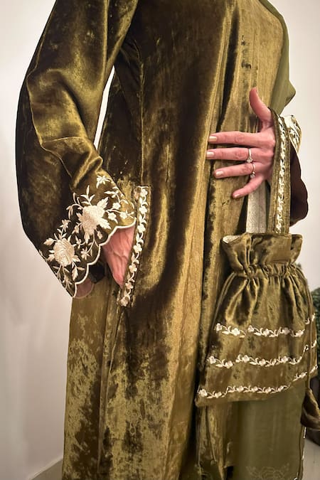 Buy House Of Inari Green Maheshwari, Silk Organza Embroidery Round Neck Makhmal Kurta Set Online at Aza Fashions Buy_House Of Inari_Green Maheshwari, Silk Organza Embroidery Round Neck Makhmal Kurta Set _Online_at_Aza_Fashions