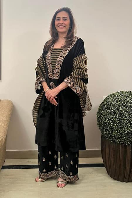 Shop House Of Inari Black , Organza, Velvet Lace, Embroidery Square Neck Straight Kurta Set at Aza Fashions Shop_House Of Inari_Black , Organza, Velvet Lace, Embroidery Square Neck Straight Kurta Set _at_Aza_Fashions