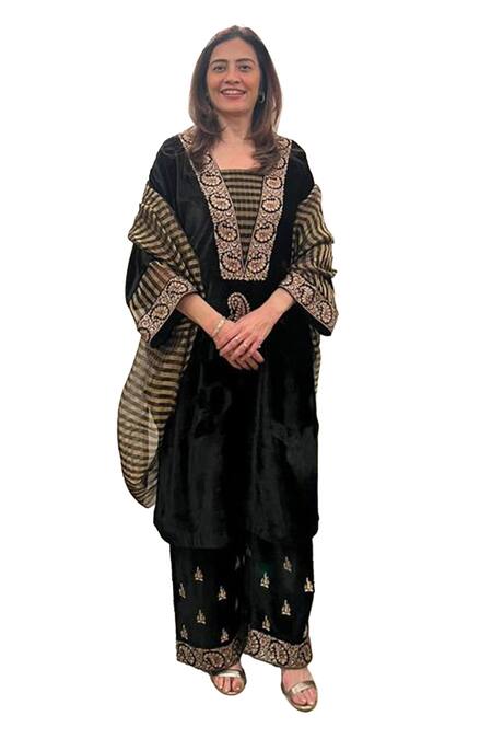 House Of Inari Black , Organza, Velvet Lace, Embroidery Square Neck Straight Kurta Set at Aza Fashions House Of Inari_Black , Organza, Velvet Lace, Embroidery Square Neck Straight Kurta Set _at_Aza_Fashions