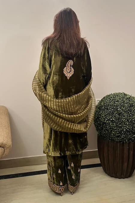 Shop House Of Inari Green , Velvet, , Lace, Straight Kurta Pant Set at Aza Fashions Shop_House Of Inari_Green , Velvet, , Lace, Straight Kurta Pant Set _at_Aza_Fashions