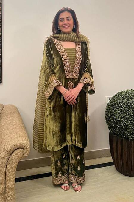 House Of Inari Green , Velvet, , Lace, Straight Kurta Pant Set at Aza Fashions House Of Inari_Green , Velvet, , Lace, Straight Kurta Pant Set _at_Aza_Fashions