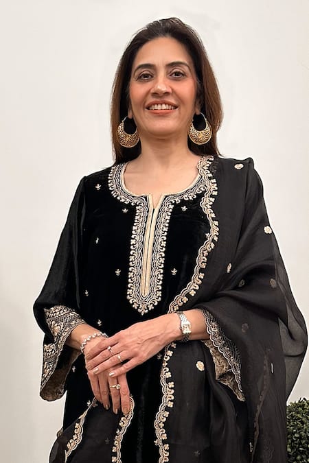 Buy House Of Inari Black , Organza, Velvet Embroidery Kashmiri Straight Kurta Pant Set Online at Aza Fashions Buy_House Of Inari_Black , Organza, Velvet Embroidery Kashmiri Straight Kurta Pant Set _Online_at_Aza_Fashions