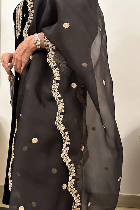 House Of Inari Black , Organza, Velvet Embroidery Kashmiri Straight Kurta Pant Set at Aza Fashions House Of Inari_Black , Organza, Velvet Embroidery Kashmiri Straight Kurta Pant Set _at_Aza_Fashions