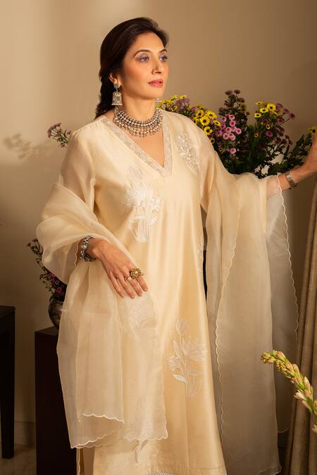 Buy House Of Inari Ivory , Cotton, Organza Embroidery V-neck Chandni Floral Kurta Set Online at Aza Fashions Buy_House Of Inari_Ivory , Cotton, Organza Embroidery V-neck Chandni Floral Kurta Set _Online_at_Aza_Fashions