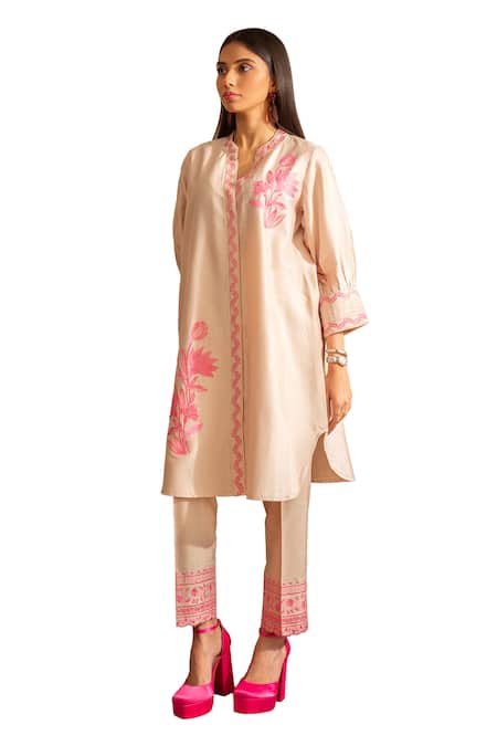 House Of Inari Pink Chanderi, Kota Doria, Silk Gul-meh Floral Straight Kurta With Pant Online at Aza Fashions House Of Inari_Pink Chanderi, Kota Doria, Silk Gul-meh Floral Straight Kurta With Pant _Online_at_Aza_Fashions