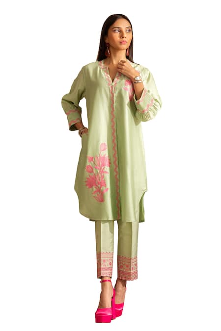 House Of Inari Green Chanderi, Kota Doria Embroidery Gul-meh Floral Straight Kurta And Pant Set Online at Aza Fashions House Of Inari_Green Chanderi, Kota Doria Embroidery Gul-meh Floral Straight Kurta And Pant Set _Online_at_Aza_Fashions