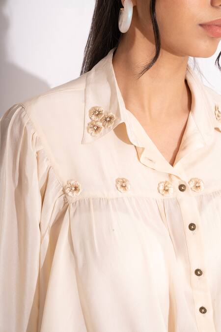 Buy House Of Inari Off White Pure Silk Crepe Embellished 3d Flower Collared Shirt Buy_House Of Inari_Off White Pure Silk Crepe Embellished 3d Flower Collared Shirt