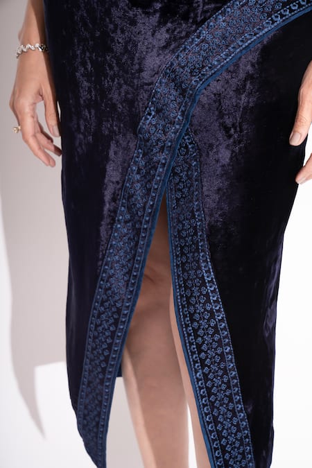 Shop_House Of Inari_Blue Maheshwari Embroidery Sweetheart Neck Crop Top And Skirt Set_Online_at_Aza_Fashions