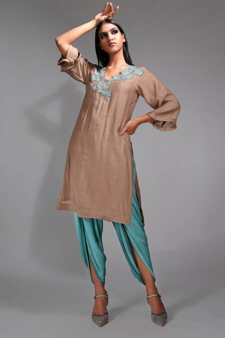 Shruti S Brown Muslin, Modal Applique V-neck Kurta With Tulip Salwar Online at Aza Fashions Shruti S_Brown Muslin, Modal Applique V-neck Kurta With Tulip Salwar _Online_at_Aza_Fashions
