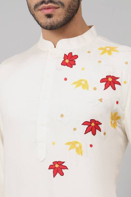 Hilo Design Off White Gingham Embroidery Floral Patchwork Kurta at Aza Fashions Hilo Design_Off White Gingham Embroidery Floral Patchwork Kurta_at_Aza_Fashions