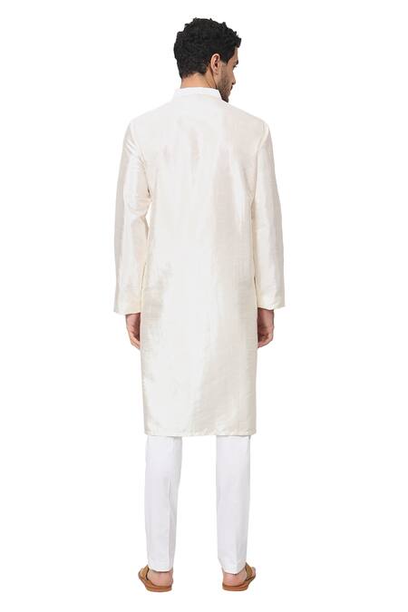 Buy Hilo Design Off White Silk Embroidery Beju Gilded Floral Placement Kurta Online at Aza Fashions Buy_Hilo Design_Off White Silk Embroidery Beju Gilded Floral Placement Kurta _Online_at_Aza_Fashions
