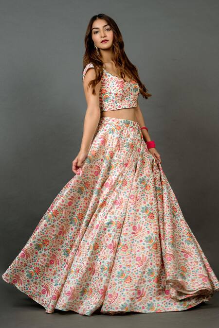 Dajwaree Cream Silk Embroidery Sweetheart Neck Floral Lehenga Set at Aza Fashions Dajwaree_Cream Silk Embroidery Sweetheart Neck Floral Lehenga Set _at_Aza_Fashions