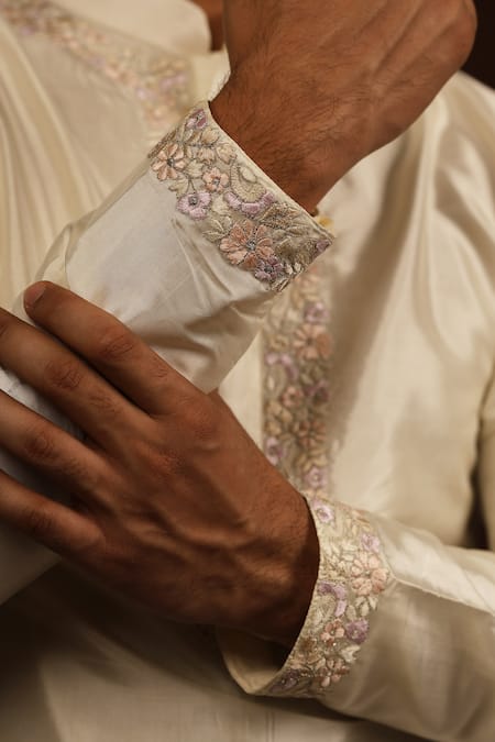 Hilo Design Off White Silk Embroidery Rahn Pattu Kurta Set at Aza Fashions Hilo Design_Off White Silk Embroidery Rahn Pattu Kurta Set _at_Aza_Fashions