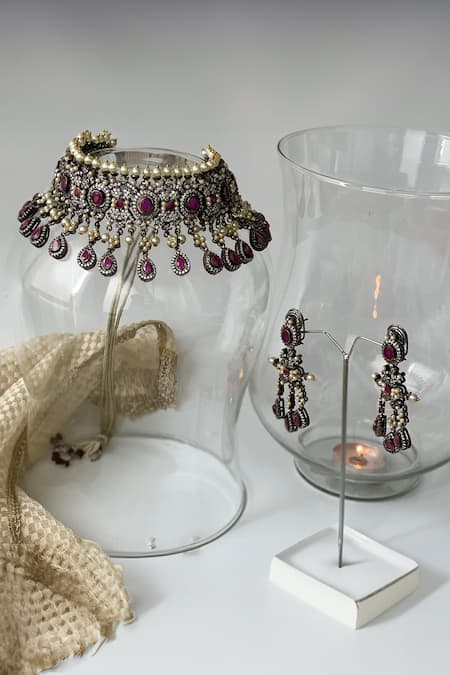 Shop Studio6 Jewels Purple Stones, Beads Tear Drop Carved Choker Set at Aza Fashions Shop_Studio6 Jewels_Purple Stones, Beads Tear Drop Carved Choker Set _at_Aza_Fashions