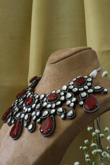 Buy_Studio6 Jewels_Red Stones Paisley Carved Choker Set _Online_at_Aza_Fashions