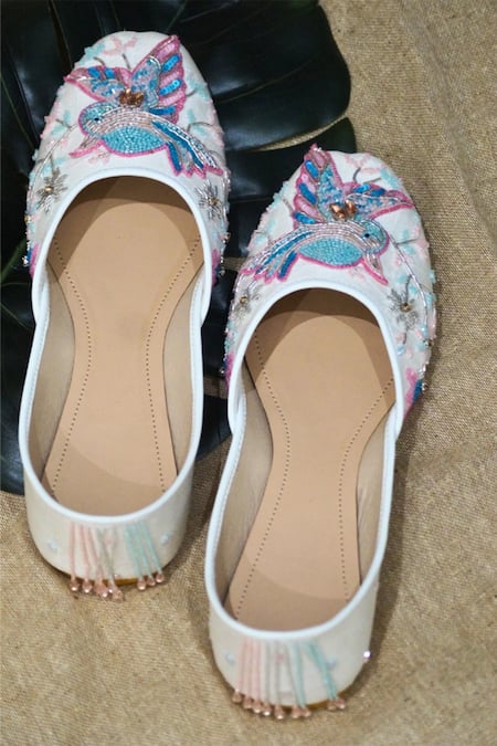 Shop Shradha Hedau Footwear Couture White Cutdana Bird Embroidered Mojris at Aza Fashions Shop_Shradha Hedau Footwear Couture_White Cutdana Bird Embroidered Mojris _at_Aza_Fashions