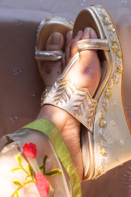 Buy_Shradha Hedau Footwear Couture_Gold Sequin Samira Embellished Kolhapuri Wedges 