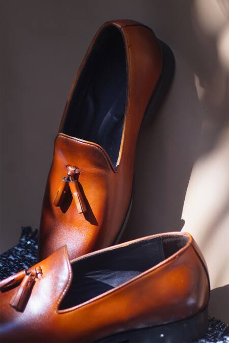 Shradha Hedau Footwear Couture Brown Tassel Ornamentation Shoes Online at Aza Fashions Shradha Hedau Footwear Couture_Brown Tassel Ornamentation Shoes _Online_at_Aza_Fashions