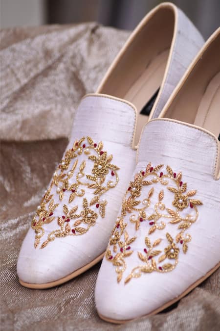 Shradha Hedau Footwear Couture Beige Embroidery Zardozi Moccasins Online at Aza Fashions Shradha Hedau Footwear Couture_Beige Embroidery Zardozi Moccasins _Online_at_Aza_Fashions