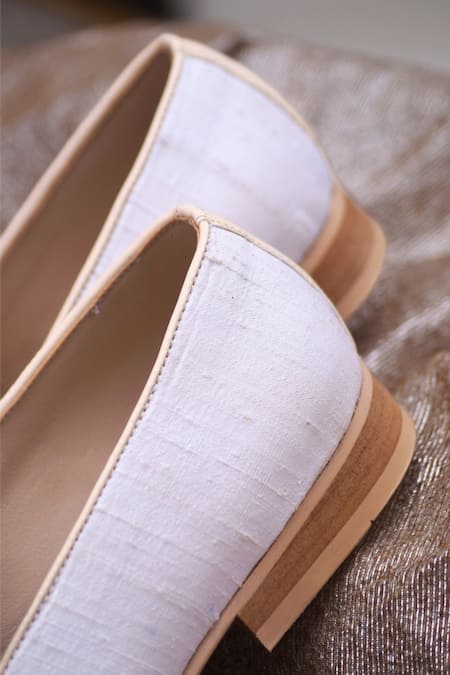 Shradha Hedau Footwear Couture Beige Embroidery Zardozi Moccasins at Aza Fashions Shradha Hedau Footwear Couture_Beige Embroidery Zardozi Moccasins _at_Aza_Fashions