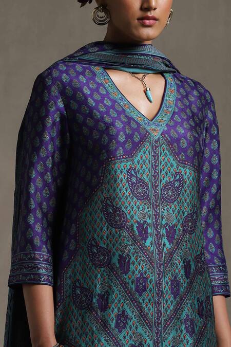 Ritu Kumar Green Silk, Viscose, Satin Sanganeri Print Straight Kurta Churidar Set at Aza Fashions Ritu Kumar_Green Silk, Viscose, Satin Sanganeri Print Straight Kurta Churidar Set_at_Aza_Fashions